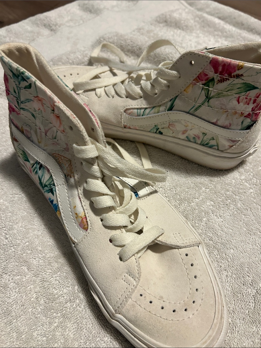 Floral High-Top ladies fans, floor, tennis shoes size 8/2